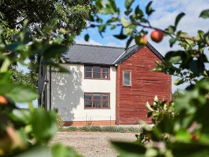 2 Bedroom Orchard Cottage in England, Herefordshire, Lyonshall